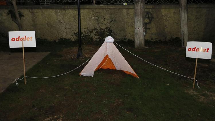 CHP’nin ’adalet çadırı’ kaldırıldı