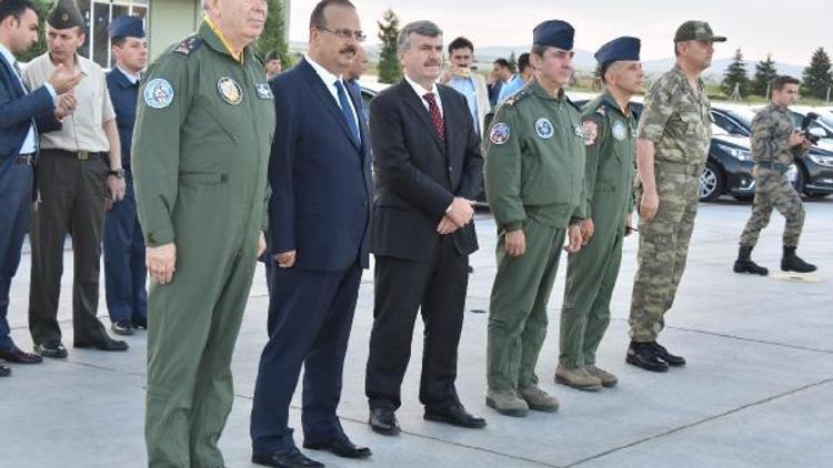 Milli Savunma Bakanı Işık, 3üncü Ana Jet Üs Komutanlığını ziyaret etti- ek fotoğraflar