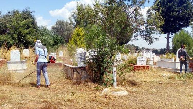 Manavgatta mezarlıklara bayram bakımı