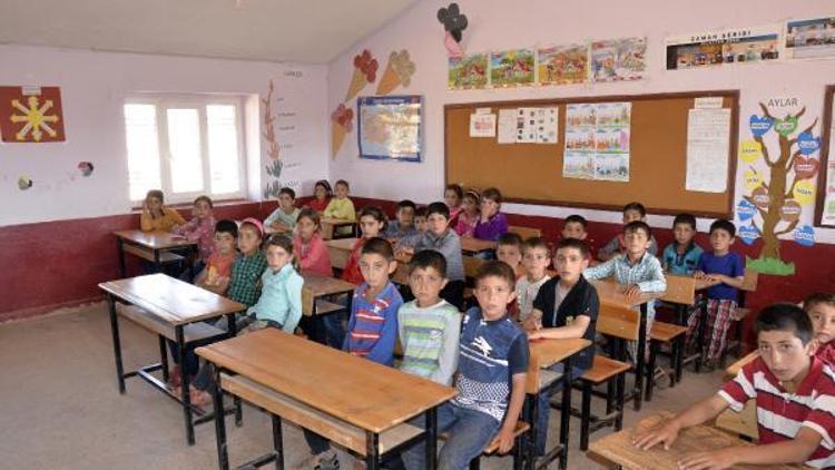 PKKnın şehit ettiği öğretmenin okulunda yas