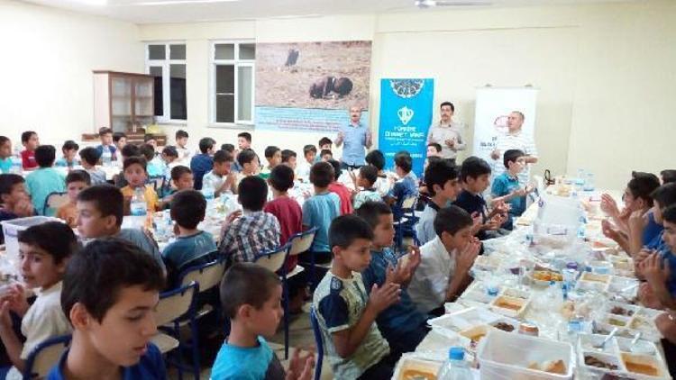 TDV, 300 öğrenciyle iftar yaptı