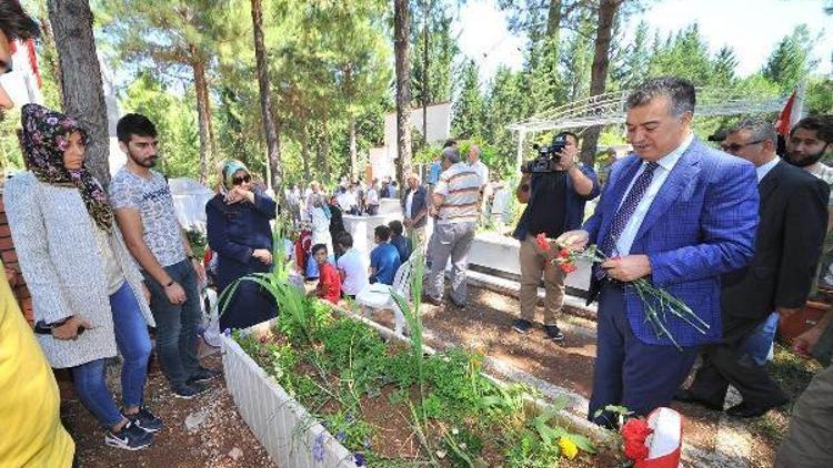 Bayramı öncesi şehitlik ziyareti