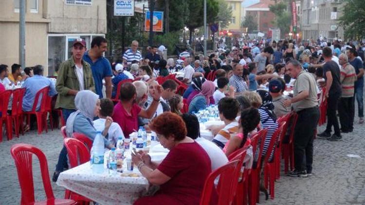 Gökçeadada Türkler ve Rumlar hoşgörü sofrasında iftar yaptı