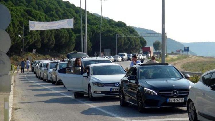 Çanakkalede 5 kilometrelik feribot kuyruğu