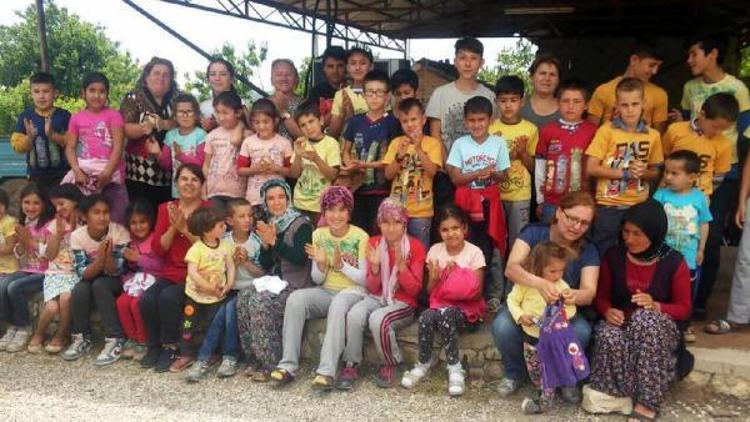 CHP’li kadınlardan çocuklara bayramlık