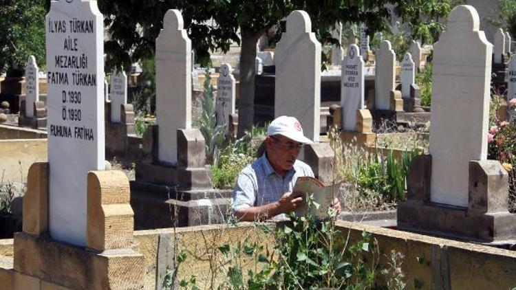 Kayseri’de arife günü mezarlıklara ziyeritçi akını