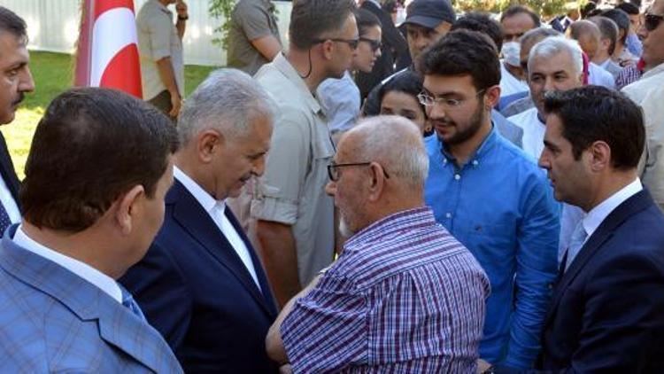 Başbakan Yıldırım, bayramı geçirmek üzere memleketi Erzincanda