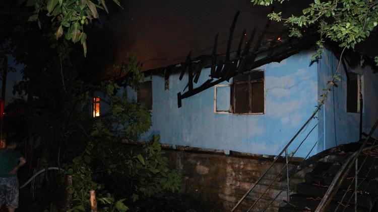 Dağlıca gazisinin ailesiyle yaşadığı ev yandı