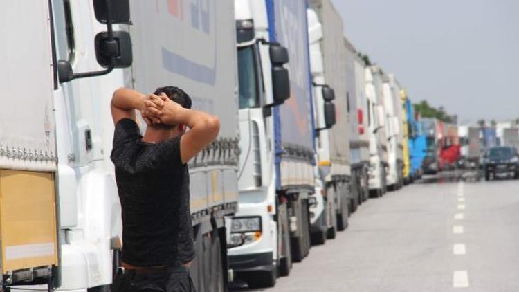 Kapıkulede 20 kilometre TIR kuyruğu