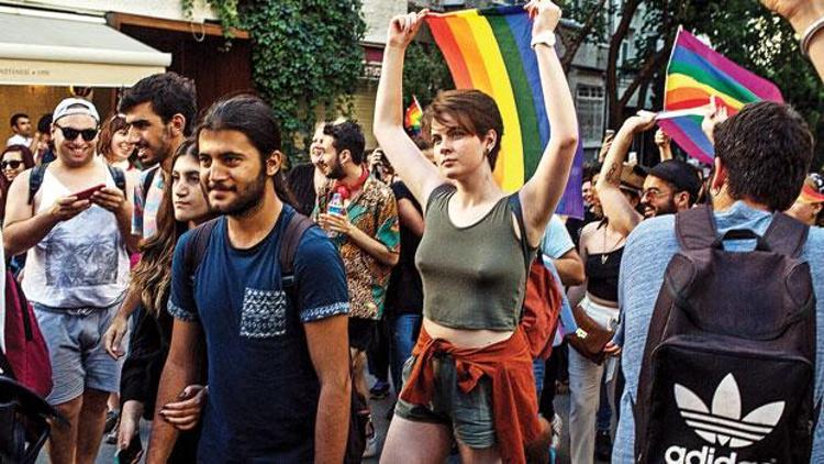 Polis LGBTİyi yürütmedi