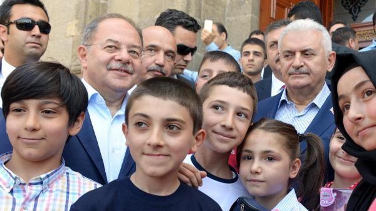Başbakan Yıldırım: Sayın Kılıçdaroğlu, bu sevdadan vazgeç