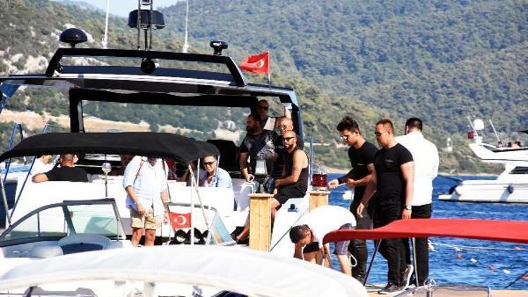 İtalyan fenomen Vacchi, DJ performansıyla Bodrumu salladı