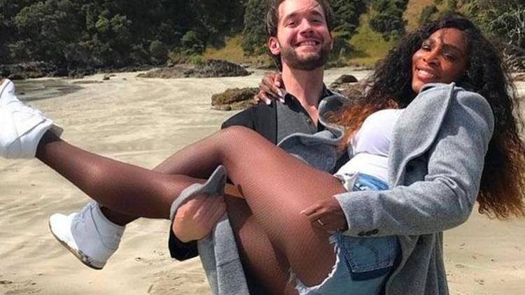 Serena Williams dergi için soyundu