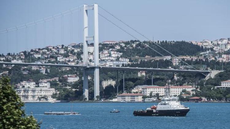 Rus arama-kurtarma gemisi İstanbul Boğazından geçti