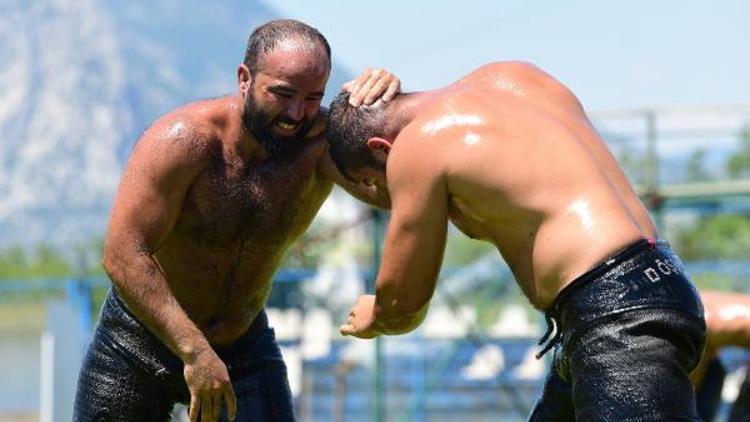 Geri vitesi olmayan başpehlivan Okulu: 1 aylık oğlum için altın kemeri kazanacağım