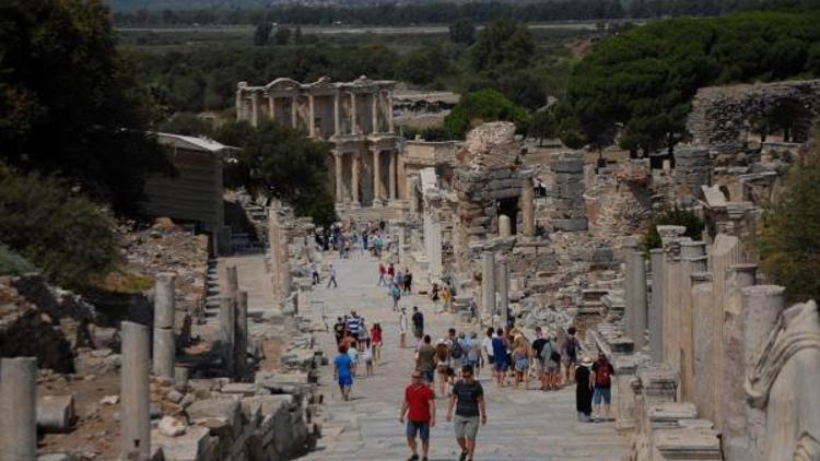 Efes Antik Kentinde şok organizasyon