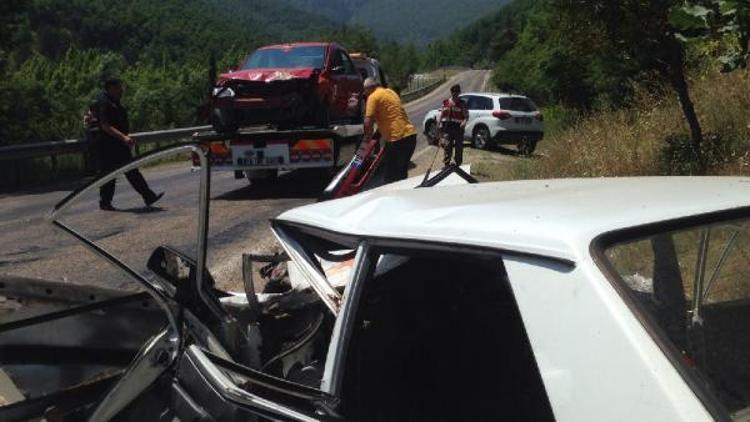 Bursa’da 2 otomobil çarpıştı: 1, ölü 9 yaralı