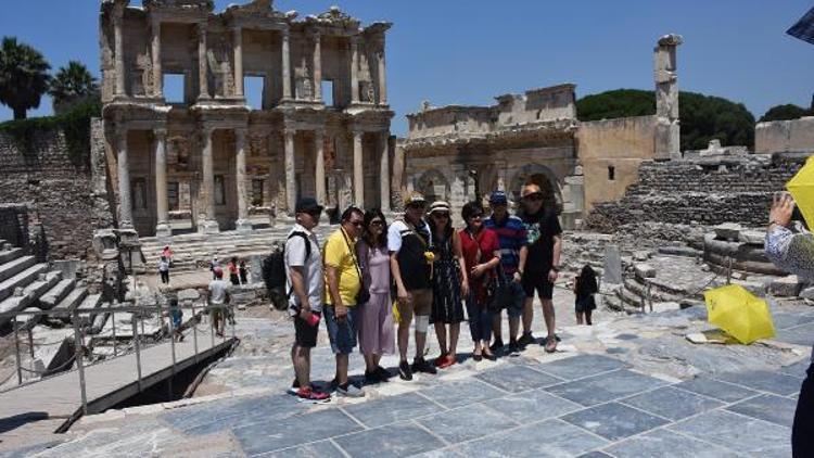 Efes Antik Kentinde düğün yapıldığı iddiası tartışma yarattı (2)