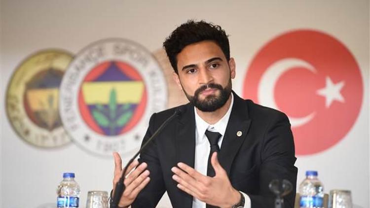 Fenerbahçede Mehmet Ekici imzayı attı