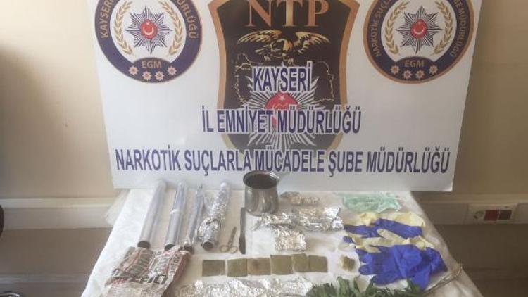 Kayseri’de 2 uyuşturucu satıcısı yakalandı
