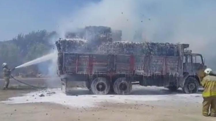 Yangını izleyen kamyoncunun dramı: Aracı alev topuna döndü