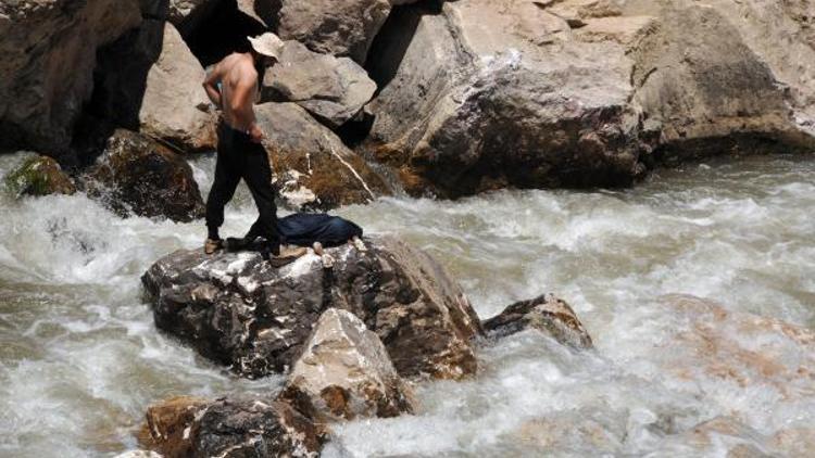 Zap Deresinde 11 gündür aranan Miraçın cesedi bulundu