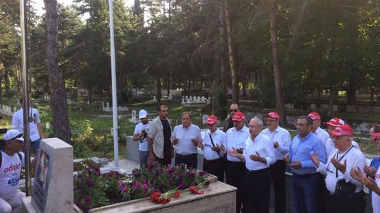 Kılıçdaroğlu, Gaffar Okkanın mezarını ziyaret etti