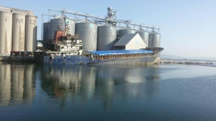 Bandırma Limanı’nda batan gemi su yüzeyine çıkarıldı