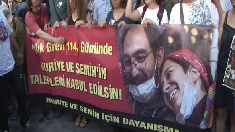 Kadıköyde Nuriye Gülmen ve Semih Özakçaya destek eylemi