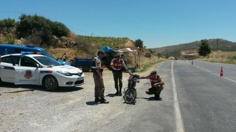 Tarsus’ta jandarmadan trafik ve asayiş uygulaması