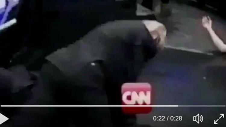 Trump bunu da yaptı: CNNi yere serdi