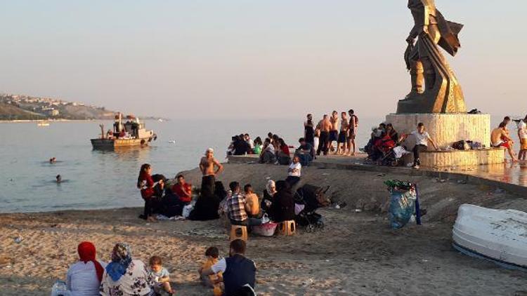 Başkan Akgün: (Sahile akın eden Suriyeliler)  Ev sahibine saygı duymalılar