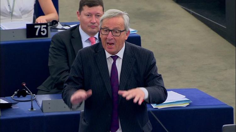 Juncker sert çıktı... Merkel olsa gelirdiniz