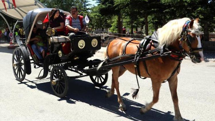 Filistinli milli  tekvandocular faytonla Talası gezdi