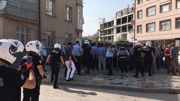 Konyada pazar yerinde silahlı kavga: 4 yaralı (2)