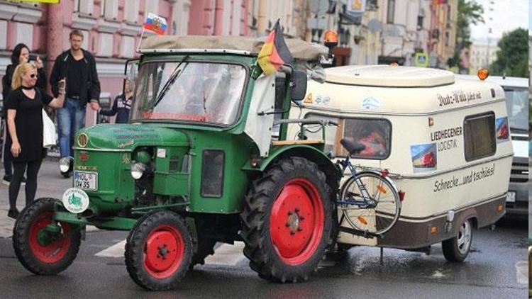 Traktörüyle 2 bin kilometre yol gitti