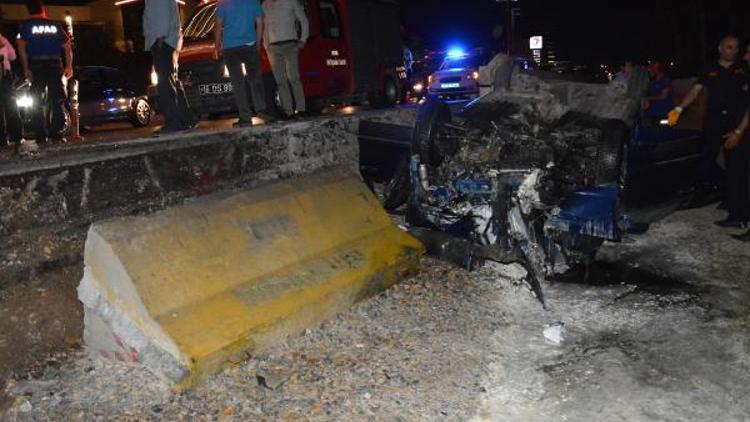 Bariyere çarpan otomobilde karı- koca öldü, 2 çocuk yaralı