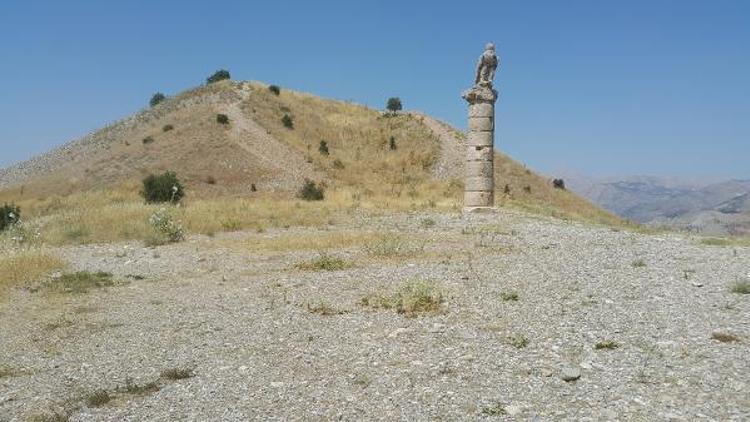 2 bin yıllık aslan heykeli tahrip edildi