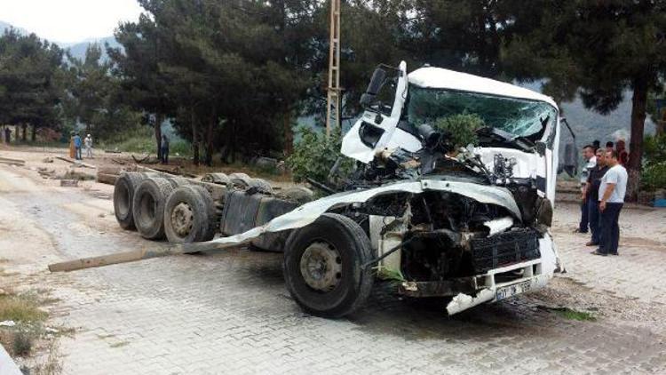 TIR ve tanker kazasında facianın eşiğinden dönüldü