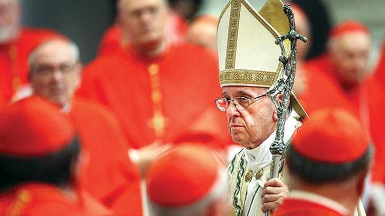 Vatikan’da seks partisine baskın