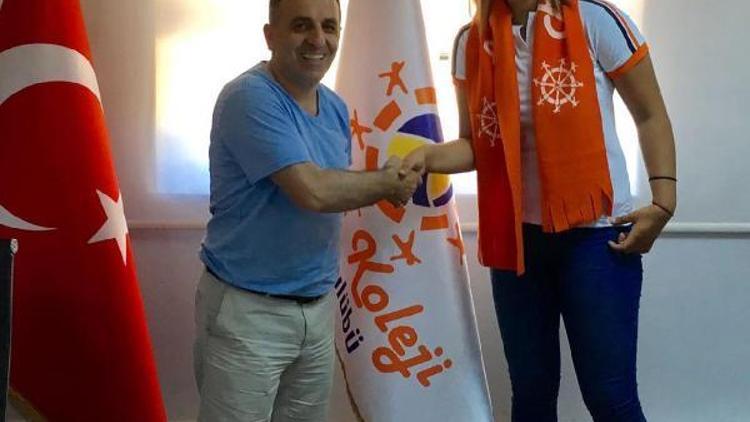 İzmir Rota Kolejinde Nazlı imzaladı