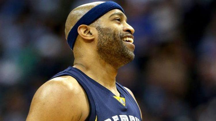 Vince Carter bir sezon daha