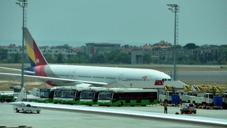 Güney Kore uçağı teknik arıza nedeniyle Atatürk Havalimanına indi