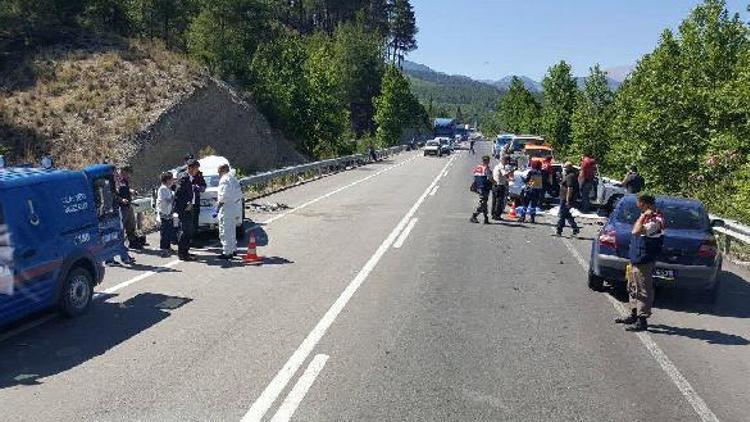 Avukat ve kardeşi, trafik kazasında öldü