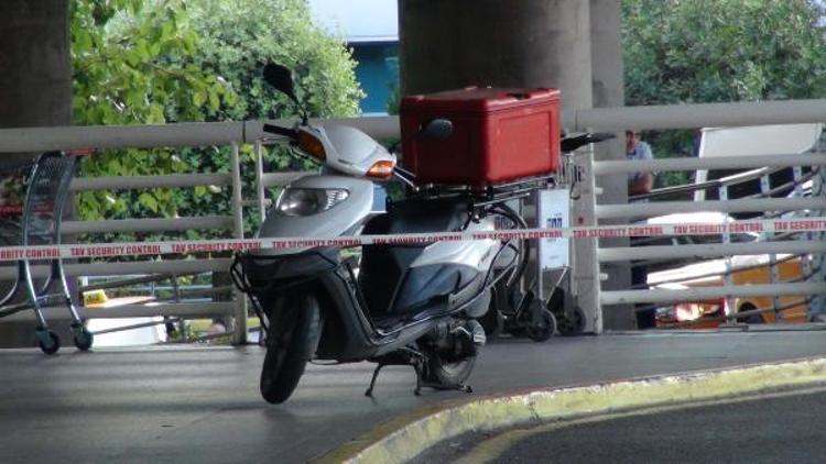 Şüpheli çanta ve motosiklet Atatürk Havalimanında polisi alarma geçirdi