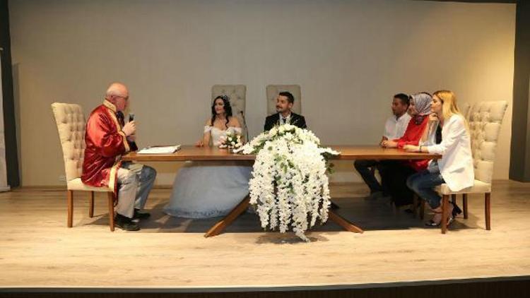 Başkan Kurt, nikah salonunun 1000inci nikahını kıydı