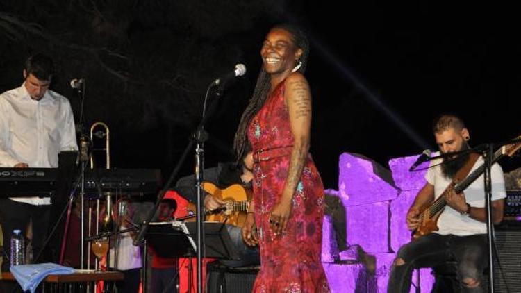 İspanyol müziğinin kraliçesi Buikadan, 4 bin yıllık antik kentte konser