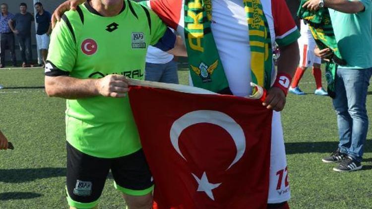 Akhisarda golcü Şehmus Özer unutulmadı