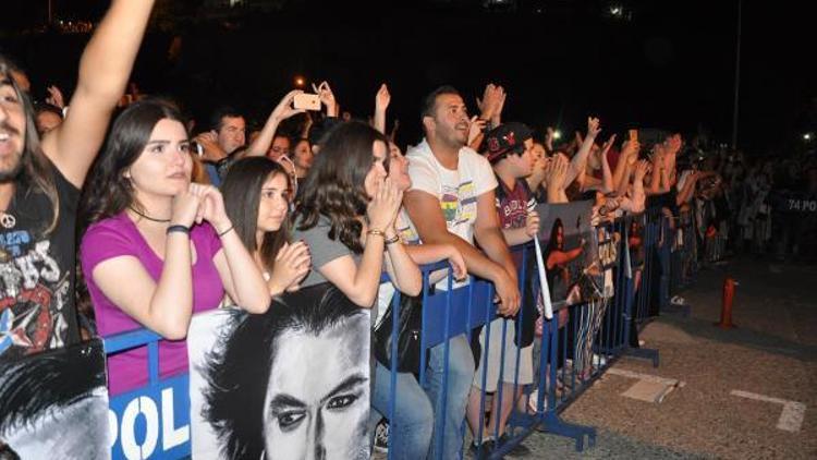 Haluk Levent, Barış Akarsu anısına düzenlenen konserde sahneye çıktı