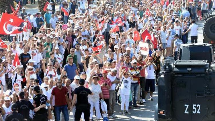 Kılıçdaroğlu son 1 kilometre yürüyüşü için dinlenme noktasında